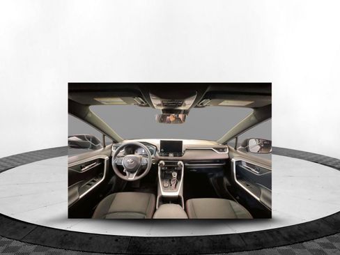 Used 2025 Toyota RAV4 SE image 8