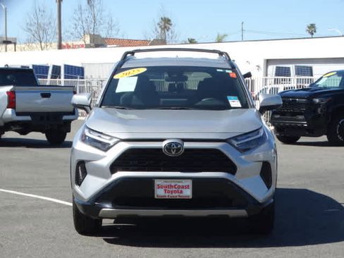 Used 2025 Toyota RAV4 SE image 3