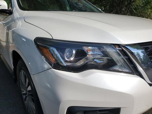 Used 2017 Nissan Pathfinder SL w/ SL Tech Package FWD image 2