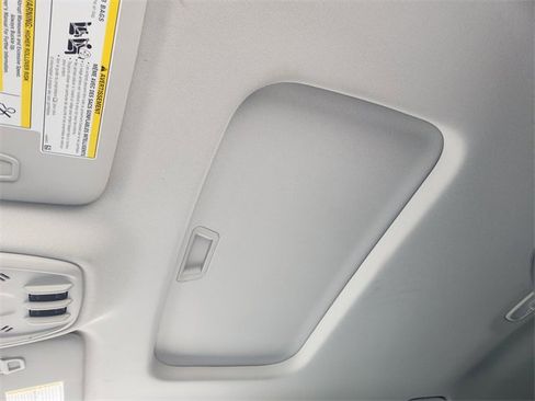 Certified 2024 Chevrolet Trax LT w/ Sunroof Package image 25