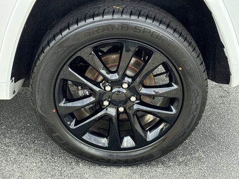 Used 2020 Jeep Grand Cherokee Altitude AWD/4WD image 19