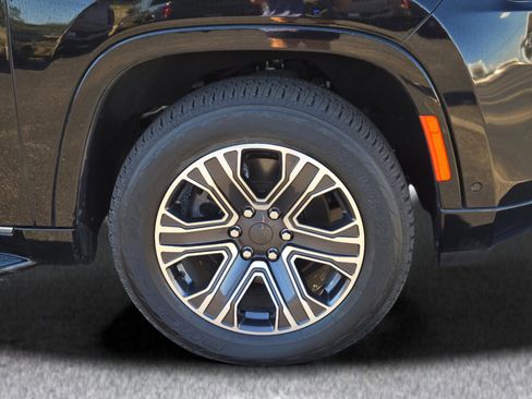 Used 2023 Jeep Wagoneer 4WD w/ Premium Group I image 4