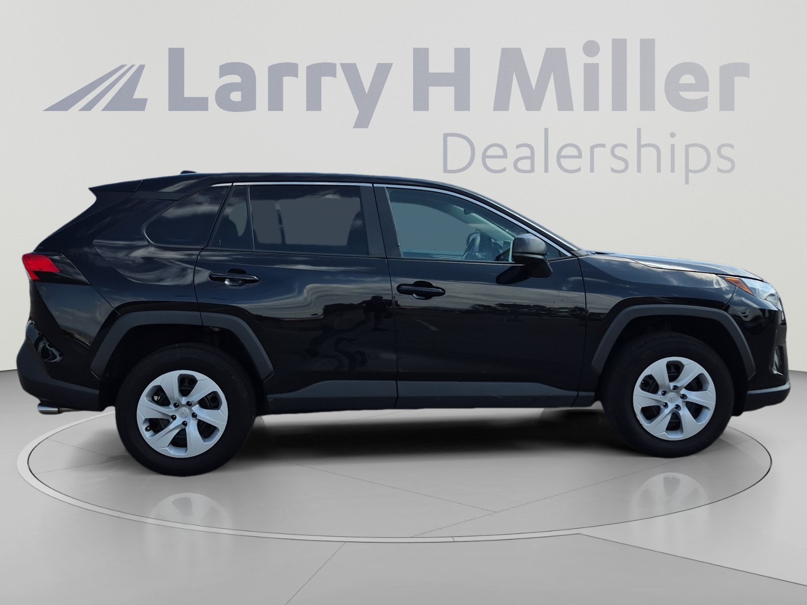 Used 2025 Toyota RAV4 LE AWD/4WD image 6