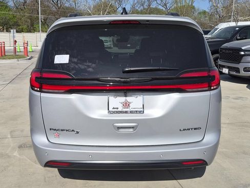 New 2026 Chrysler Pacifica Limited w/ S Appearance Package FWD image 3