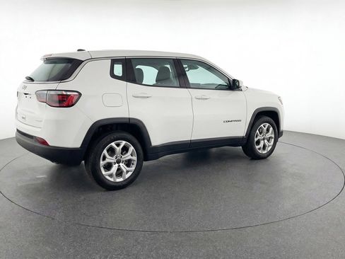 Used 2025 Jeep Compass Latitude AWD/4WD image 9