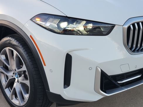 Used 2024 BMW X5 xDrive50e image 6