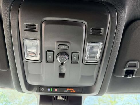 Certified 2025 Chevrolet Tahoe Premier AWD/4WD image 32