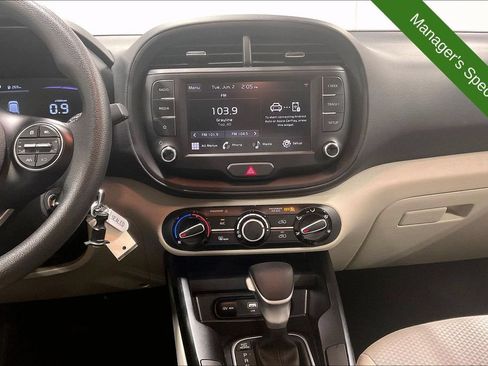 Used 2025 Kia Soul LX w/ LX Technology Package FWD image 7
