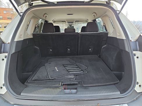 Certified 2023 Nissan Rogue SV image 28