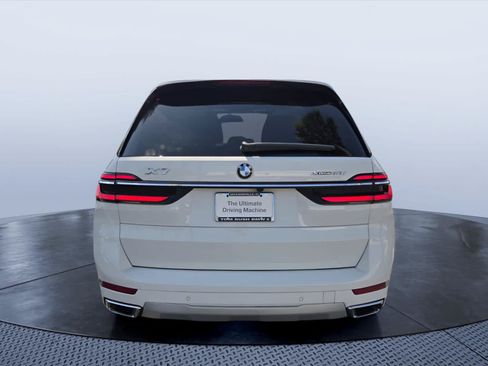 Used 2023 BMW X7 xDrive40i w/ Premium Package AWD/4WD image 5