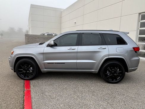 Used 2021 Jeep Grand Cherokee Laredo X image 8