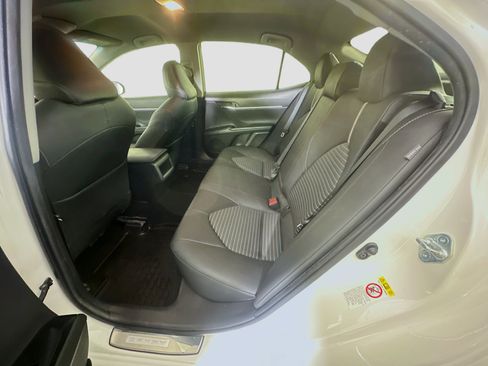 Used 2018 Toyota Camry SE FWD image 26