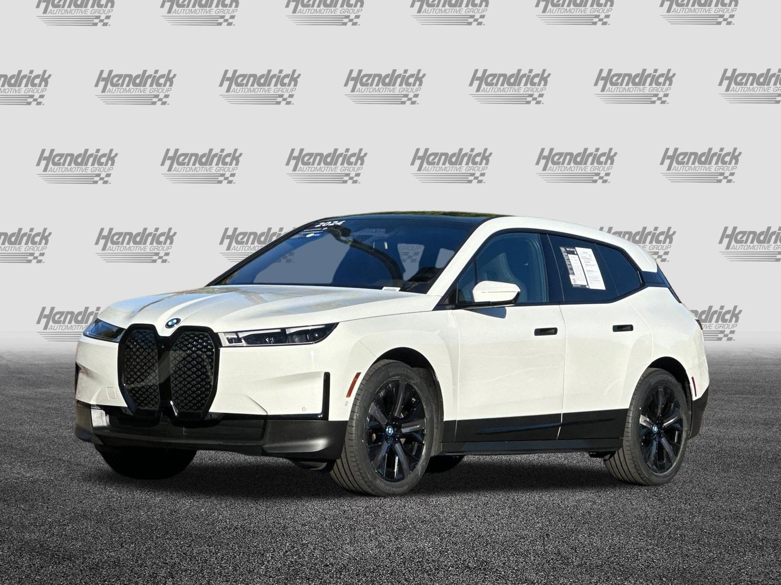 Used 2024 BMW iX xDrive50 w/ Premium Package AWD/4WD image 9