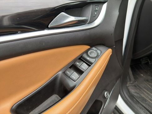 Used 2019 Buick Enclave Essence image 10