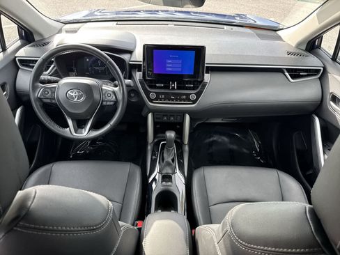 Used 2025 Toyota Corolla Cross XLE FWD image 22