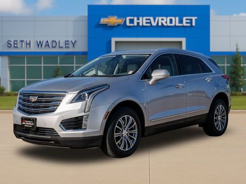 Used 2017 Cadillac XT5 Luxury w/ Driver Awareness Package FWD image 3
