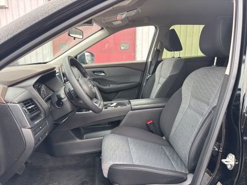 Used 2023 Nissan Rogue SV image 6