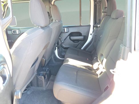 Used 2023 Jeep Gladiator Sport image 31