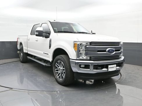 Used 2017 Ford F250 Lariat w/ Lariat Value Package AWD/4WD image 22
