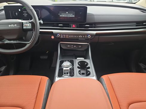 New 2027 Kia Carnival SX Prestige FWD image 16