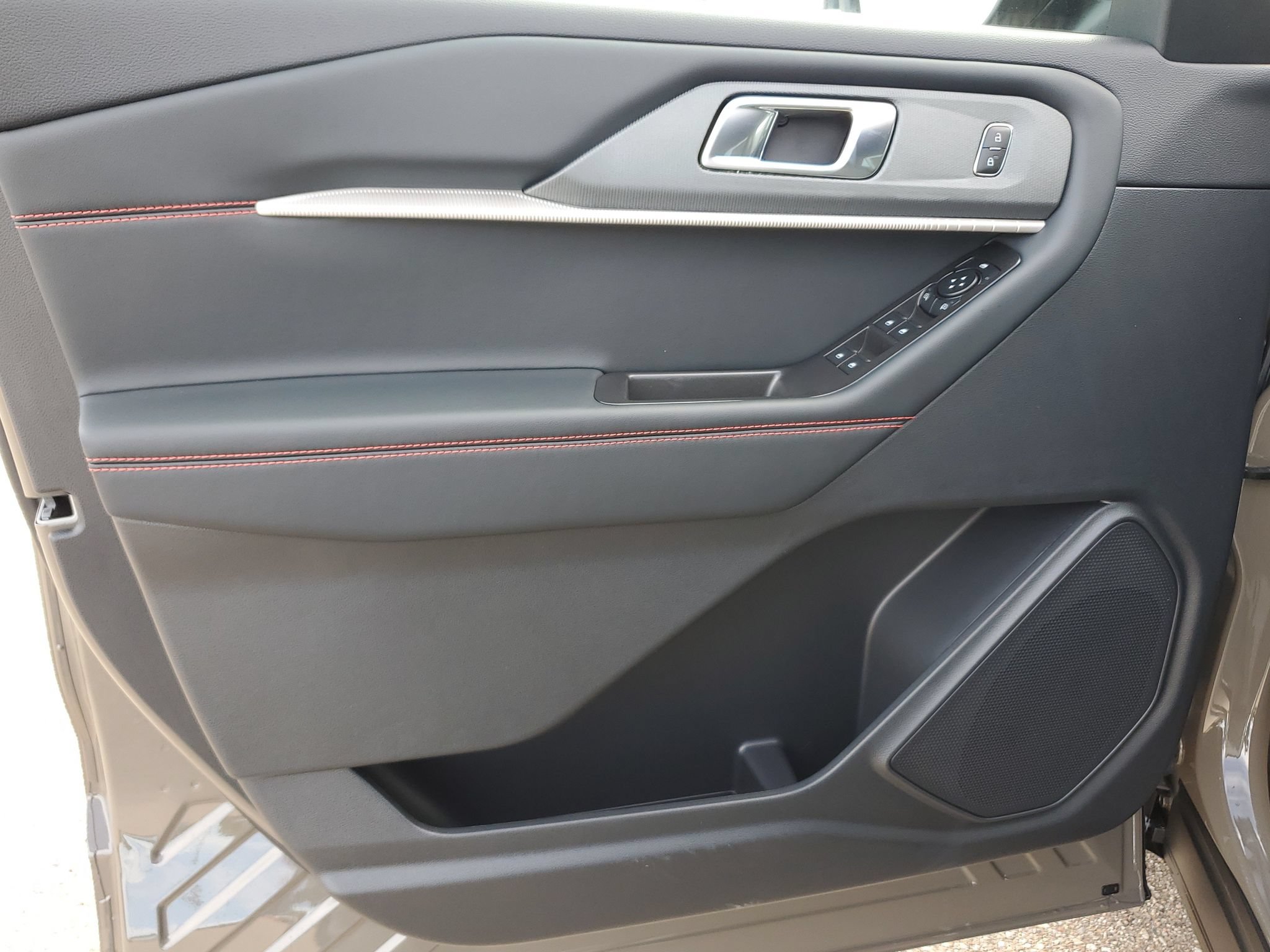 New 2027 Ford Explorer ST-Line AWD/4WD image 13