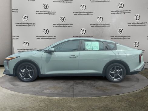 Used 2025 Kia K4 FWD image 2