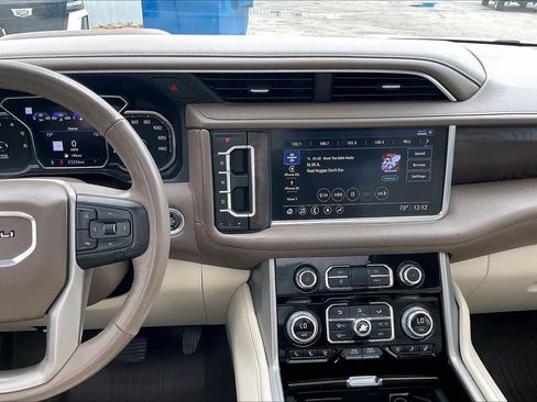 Used 2021 GMC Yukon Denali w/ Denali Premium Package image 7