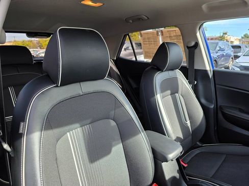 Certified 2022 Hyundai Venue Limited w/ Cargo Package image 11