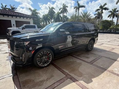 Used 2023 Cadillac Escalade ESV V image 1