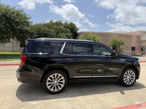 Used 2022 GMC Yukon Denali w/ Advanced Technology Package AWD/4WD image 7