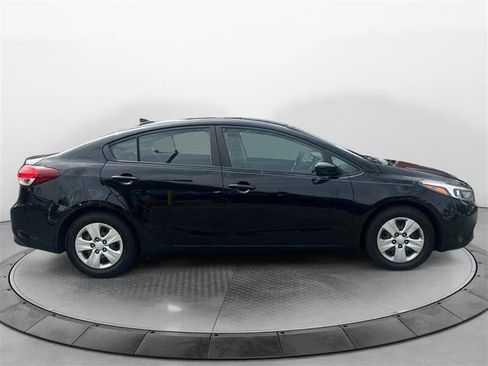 Used 2017 Kia Forte LX image 6