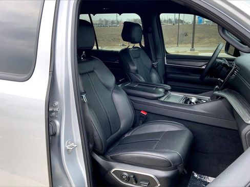 Used 2023 Jeep Wagoneer Series II image 22