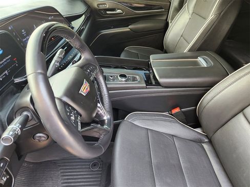 Used 2024 Cadillac Escalade Sport w/ LPO, ONYX Package image 12