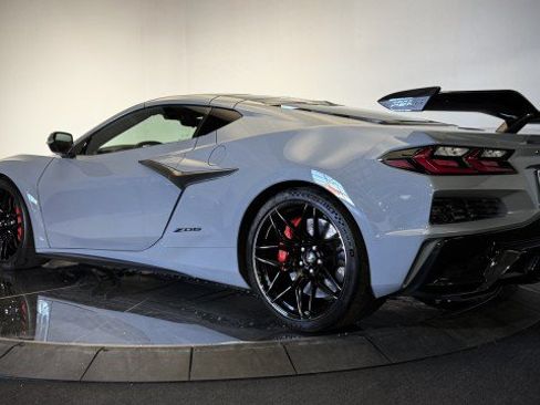 Used 2024 Chevrolet Corvette Z06 w/ Z07 Performance Package RWD image 25