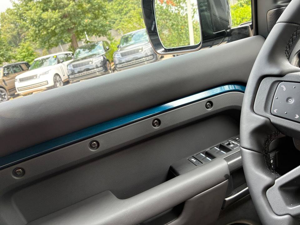 New 2026 Land Rover Defender 110 AWD/4WD image 32