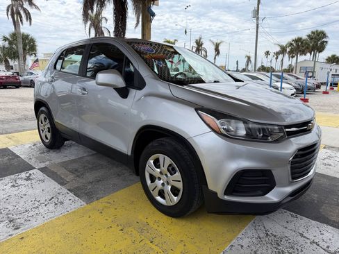 Used 2017 Chevrolet Trax LS FWD image 3