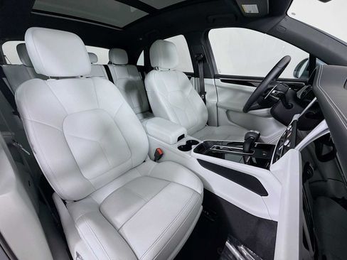 Certified 2026 Porsche Macan AWD/4WD image 29