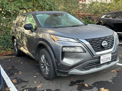 Used 2023 Nissan Rogue S image 2