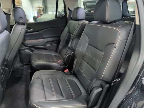Used 2023 GMC Acadia Denali w/ Black Diamond Edition AWD/4WD image 8