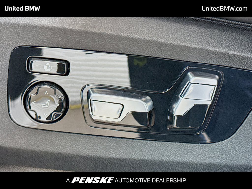 Used 2025 BMW X7 M60i AWD/4WD image 4