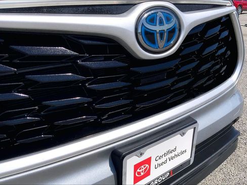 Used 2022 Toyota Highlander LE image 29