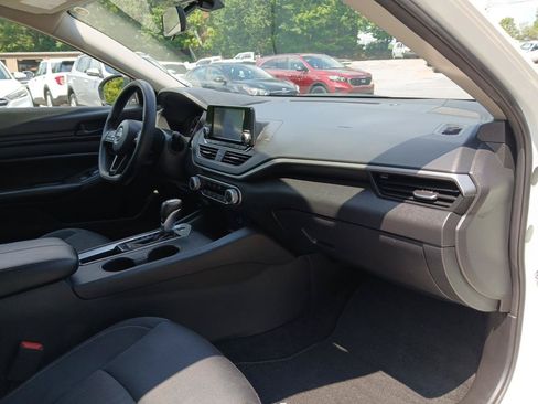 Used 2024 Nissan Altima 2.5 S FWD image 14