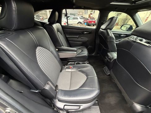 Used 2023 Toyota Highlander XSE image 29