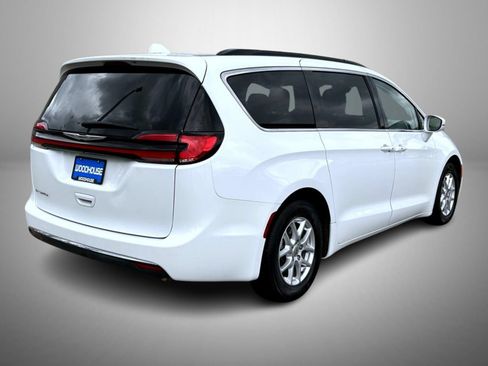 Used 2022 Chrysler Pacifica Touring-L FWD image 5