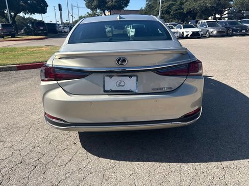 Used 2023 Lexus ES 300h w/ Premium Package FWD image 4