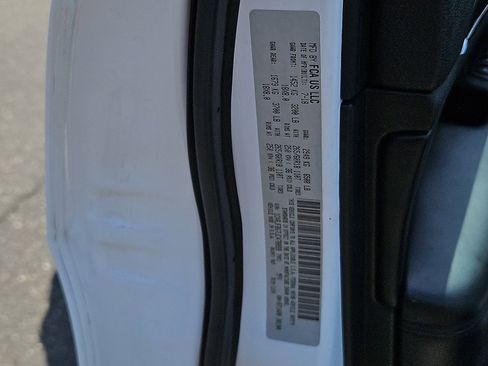 Used 2018 Jeep Grand Cherokee Limited AWD/4WD image 27