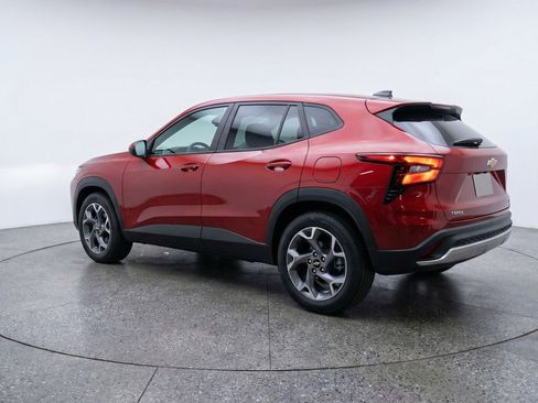 Used 2025 Chevrolet Trax LT w/ LT Convenience Package image 6