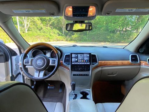 Used 2013 Jeep Grand Cherokee Overland image 39