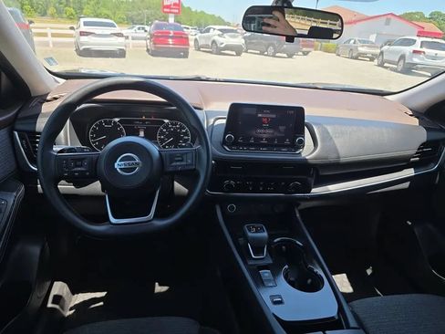Used 2021 Nissan Rogue S FWD image 11