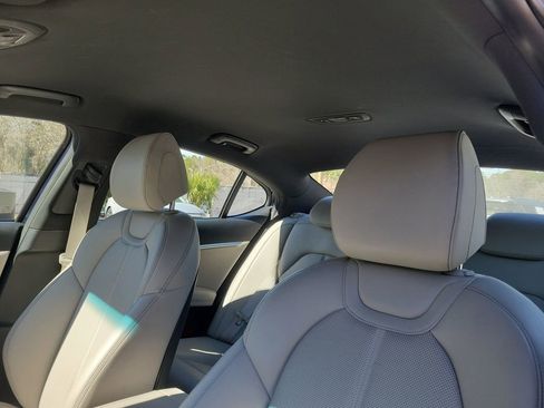 Used 2023 Genesis G70 2.0T image 21